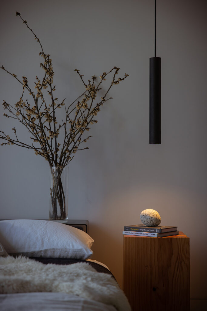 Roest_bedside-01